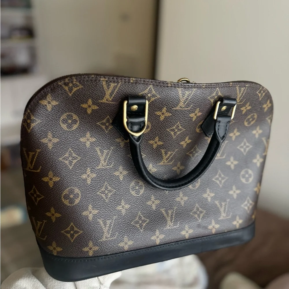 Authentic Louis Vuitton bag - Picture 2 of 14